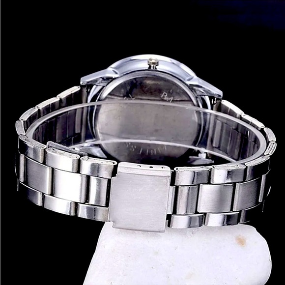 Hello Kitty! Adorable Watch!!! Metallic band! - Picture 3 of 6